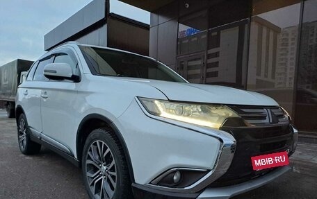 Mitsubishi Outlander III рестайлинг 3, 2017 год, 1 655 000 рублей, 2 фотография