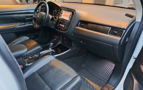 Mitsubishi Outlander III рестайлинг 3, 2017 год, 1 655 000 рублей, 20 фотография