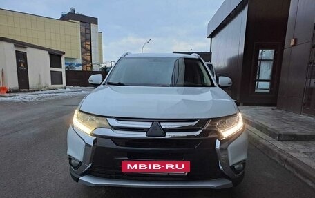 Mitsubishi Outlander III рестайлинг 3, 2017 год, 1 655 000 рублей, 4 фотография