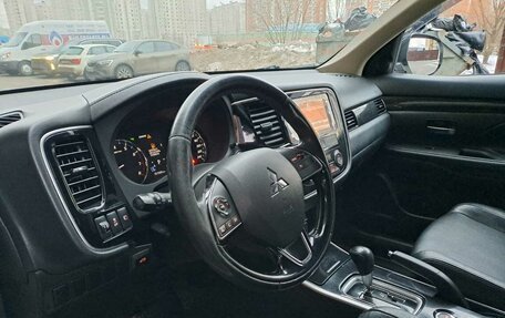 Mitsubishi Outlander III рестайлинг 3, 2017 год, 1 655 000 рублей, 19 фотография