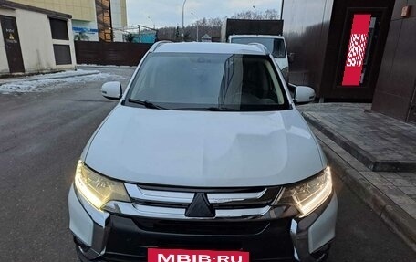 Mitsubishi Outlander III рестайлинг 3, 2017 год, 1 655 000 рублей, 5 фотография