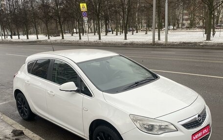 Opel Astra J, 2011 год, 780 000 рублей, 1 фотография