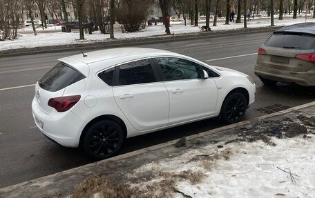 Opel Astra J, 2011 год, 780 000 рублей, 3 фотография