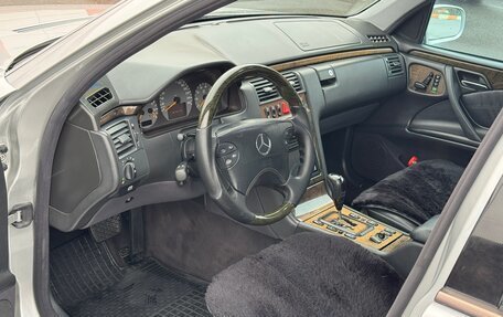 Mercedes-Benz E-Класс, 1999 год, 1 500 000 рублей, 6 фотография