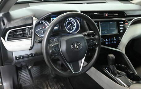 Toyota Camry, 2018 год, 2 750 000 рублей, 16 фотография