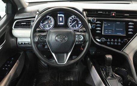 Toyota Camry, 2018 год, 2 750 000 рублей, 17 фотография