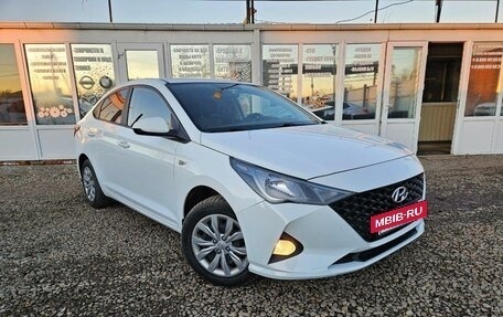 Hyundai Solaris II рестайлинг, 2021 год, 1 690 000 рублей, 2 фотография