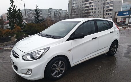 Hyundai Solaris II рестайлинг, 2013 год, 1 030 000 рублей, 1 фотография