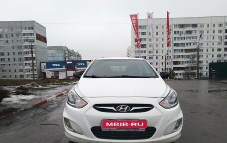 Hyundai Solaris II рестайлинг, 2013 год, 1 030 000 рублей, 2 фотография