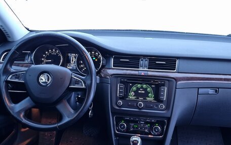 Skoda Superb III рестайлинг, 2013 год, 1 350 000 рублей, 27 фотография