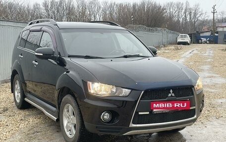 Mitsubishi Outlander III рестайлинг 3, 2011 год, 1 285 000 рублей, 2 фотография