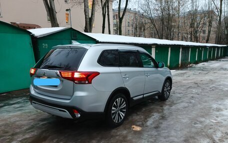 Mitsubishi Outlander III рестайлинг 3, 2020 год, 2 875 000 рублей, 1 фотография