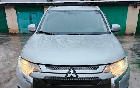 Mitsubishi Outlander III рестайлинг 3, 2020 год, 2 875 000 рублей, 2 фотография