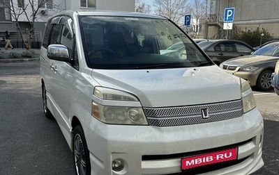 Toyota Voxy II, 2005 год, 450 000 рублей, 1 фотография