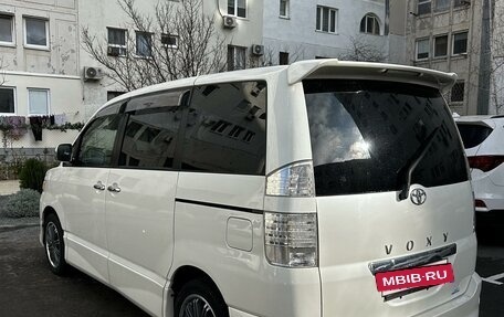 Toyota Voxy II, 2005 год, 450 000 рублей, 3 фотография