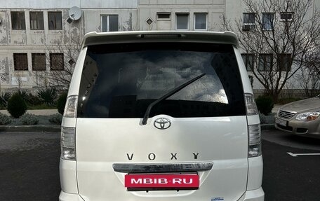 Toyota Voxy II, 2005 год, 450 000 рублей, 4 фотография