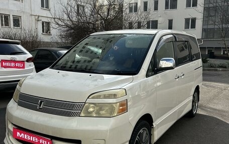 Toyota Voxy II, 2005 год, 450 000 рублей, 2 фотография