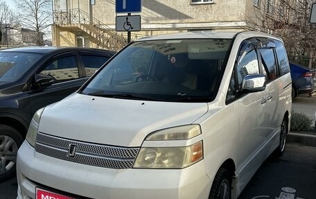 Toyota Voxy II, 2005 год, 450 000 рублей, 12 фотография