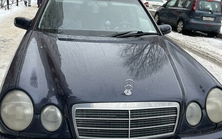 Mercedes-Benz E-Класс, 1998 год, 690 000 рублей, 3 фотография