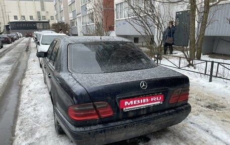 Mercedes-Benz E-Класс, 1998 год, 690 000 рублей, 5 фотография