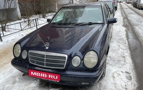 Mercedes-Benz E-Класс, 1998 год, 690 000 рублей, 2 фотография