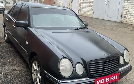 Mercedes-Benz E-Класс, 1997 год, 380 000 рублей, 1 фотография