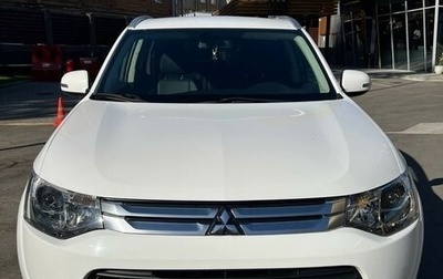 Mitsubishi Outlander III рестайлинг 3, 2014 год, 1 900 000 рублей, 1 фотография