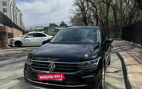 Volkswagen Tiguan II, 2021 год, 2 550 000 рублей, 2 фотография