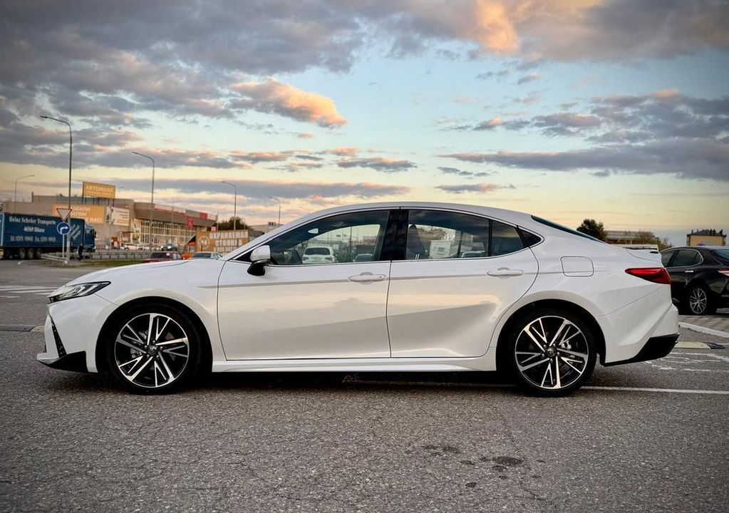 Toyota Camry, 2024 год, 4 950 000 рублей, 1 фотография
