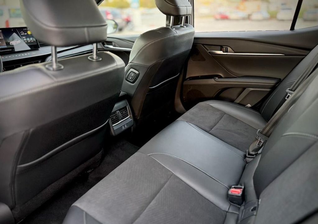 Toyota Camry, 2024 год, 4 950 000 рублей, 15 фотография