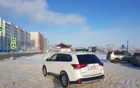 Mitsubishi Outlander III рестайлинг 3, 2015 год, 1 850 000 рублей, 3 фотография