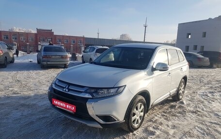 Mitsubishi Outlander III рестайлинг 3, 2015 год, 1 850 000 рублей, 13 фотография