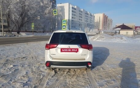 Mitsubishi Outlander III рестайлинг 3, 2015 год, 1 850 000 рублей, 12 фотография