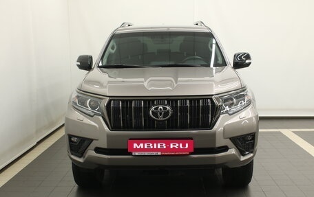 Toyota Land Cruiser Prado 150 рестайлинг 2, 2020 год, 7 950 000 рублей, 8 фотография