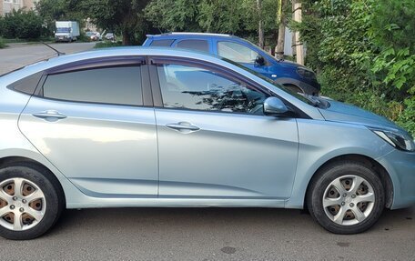 Hyundai Solaris II рестайлинг, 2011 год, 850 000 рублей, 4 фотография