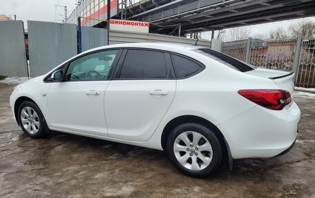 Opel Astra J, 2014 год, 890 000 рублей, 4 фотография