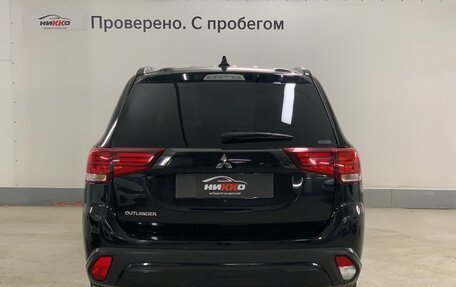 Mitsubishi Outlander III рестайлинг 3, 2020 год, 2 948 000 рублей, 5 фотография