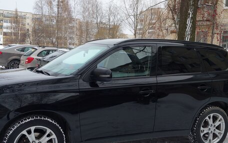 Mitsubishi Outlander III рестайлинг 3, 2014 год, 1 600 000 рублей, 9 фотография