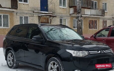 Mitsubishi Outlander III рестайлинг 3, 2014 год, 1 600 000 рублей, 2 фотография