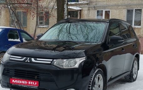 Mitsubishi Outlander III рестайлинг 3, 2014 год, 1 600 000 рублей, 3 фотография