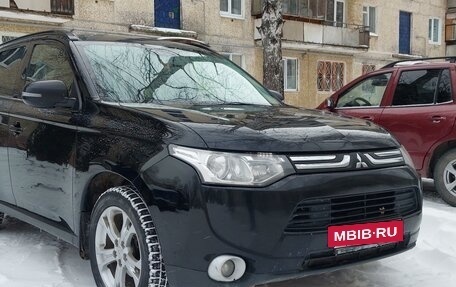 Mitsubishi Outlander III рестайлинг 3, 2014 год, 1 600 000 рублей, 8 фотография