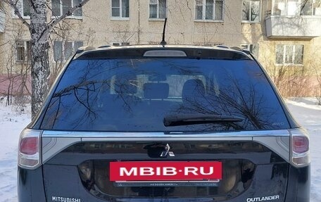 Mitsubishi Outlander III рестайлинг 3, 2014 год, 1 600 000 рублей, 6 фотография