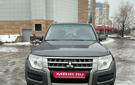 Mitsubishi Pajero IV, 2015 год, 2 560 000 рублей, 2 фотография