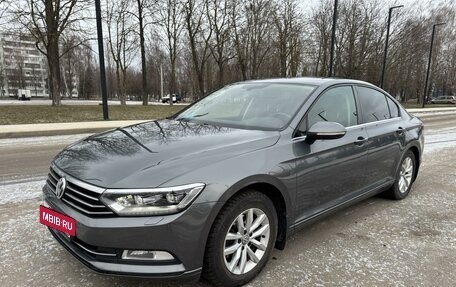 Volkswagen Passat B8 рестайлинг, 2016 год, 1 750 000 рублей, 2 фотография