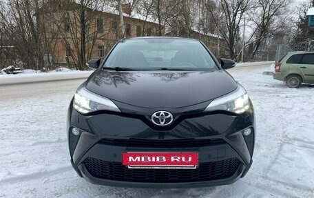 Toyota C-HR I рестайлинг, 2019 год, 2 850 000 рублей, 8 фотография