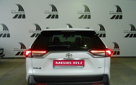 Toyota RAV4, 2021 год, 3 090 000 рублей, 6 фотография