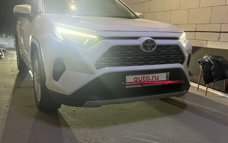 Toyota RAV4, 2021 год, 3 650 000 рублей, 2 фотография