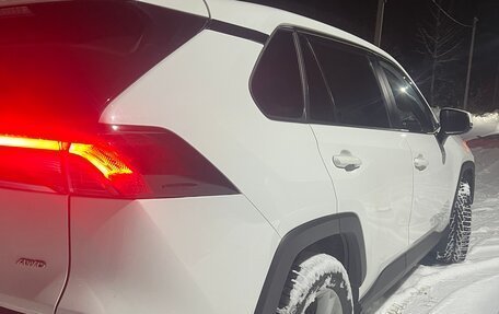 Toyota RAV4, 2021 год, 3 650 000 рублей, 14 фотография