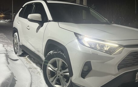 Toyota RAV4, 2021 год, 3 650 000 рублей, 12 фотография