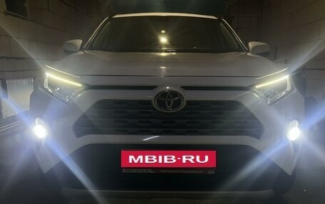 Toyota RAV4, 2021 год, 3 650 000 рублей, 3 фотография